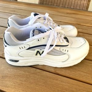 White New Balance 555s